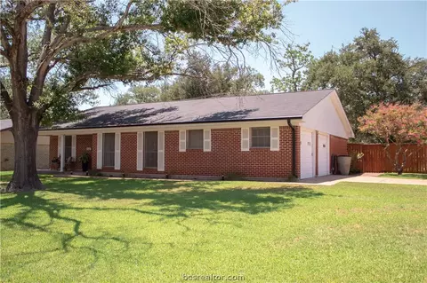 1208 Esther Blvd, Bryan, TX 77802 photo 1