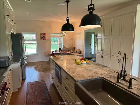 10884 Jackrabbit Ln, Bryan, TX 77808 photo 9