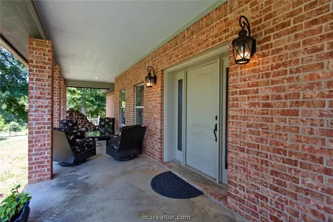 10884 Jackrabbit Ln, Bryan, TX 77808 photo 4