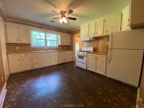 402 Mitchell St, Bryan, TX 77801 photo 3