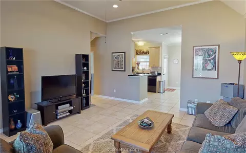 405 Montauk Ct, Bryan, TX 77801 photo 4