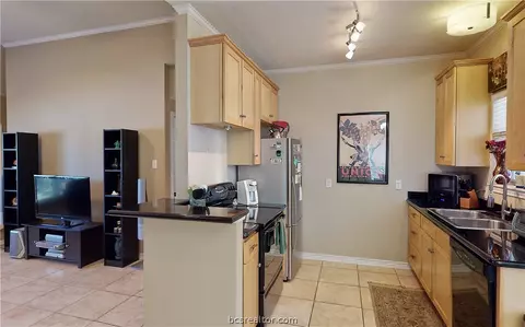 405 Montauk Ct, Bryan, TX 77801 photo 7
