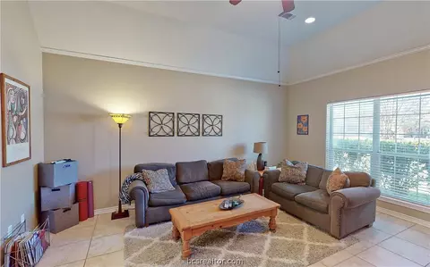 405 Montauk Ct, Bryan, TX 77801 photo 3