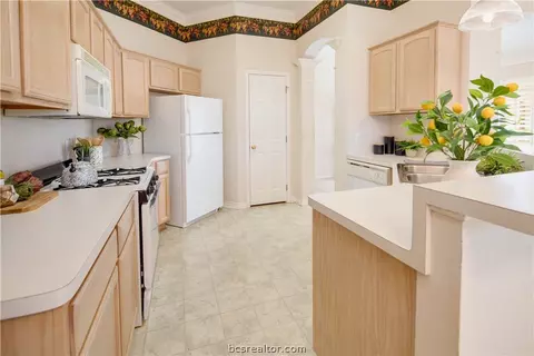 3211 Broadmoor Dr, Bryan, TX 77802 photo 12