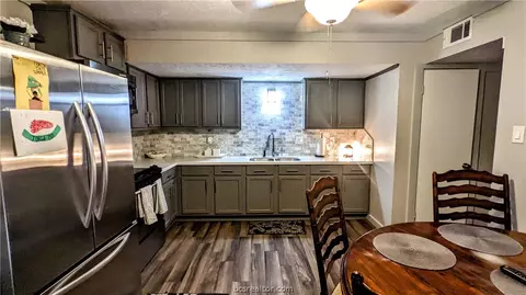 909 Navidad St, Bryan, TX 77801 photo 5