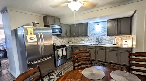909 Navidad St, Bryan, TX 77801 photo 3