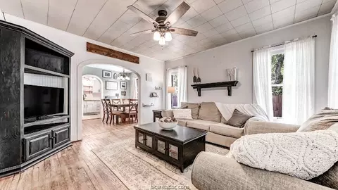 1017 E 23rd St, Bryan, TX 77803 photo 2