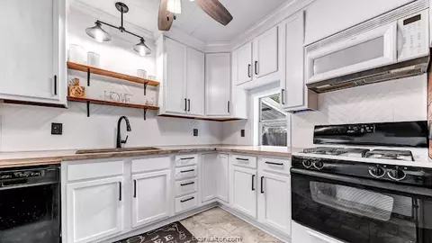 1017 E 23rd St, Bryan, TX 77803 photo 9