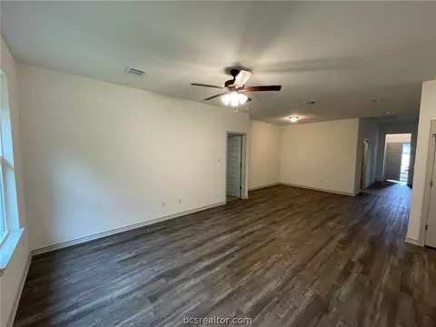 2411 Lightfoot Ln, Bryan, TX 77803 photo 2