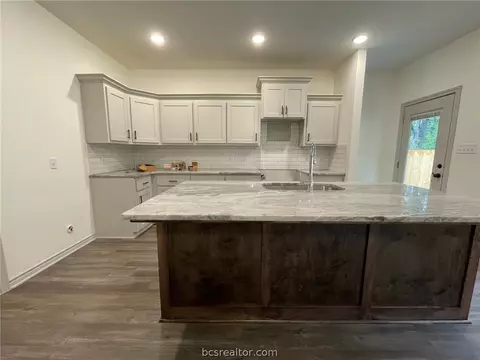 2411 Lightfoot Ln, Bryan, TX 77803 photo 5
