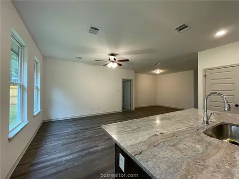 2411 Lightfoot Ln, Bryan, TX 77803 photo 3