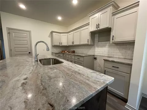 2411 Lightfoot Ln, Bryan, TX 77803 photo 4