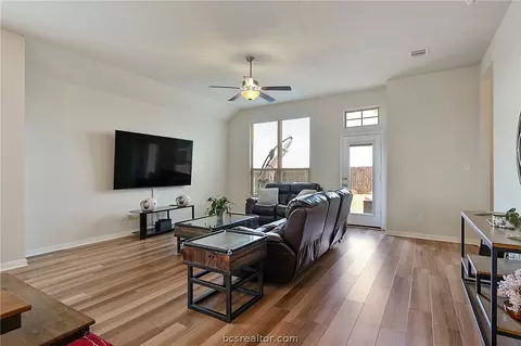 2014 Viva Rd, Bryan, TX 77807 photo 6