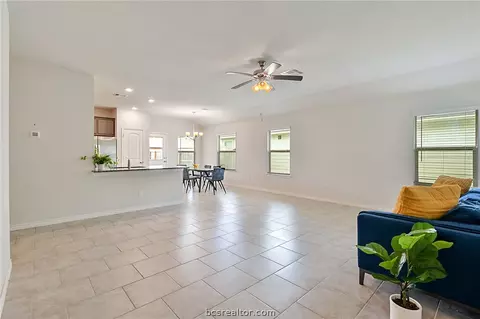 1933 Cartwright St, Bryan, TX 77807 photo 3