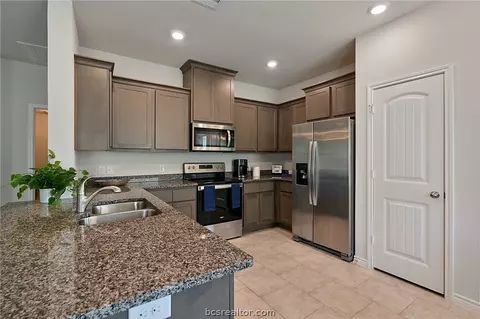 1933 Cartwright St, Bryan, TX 77807 photo 6
