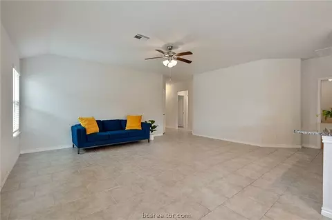 1933 Cartwright St, Bryan, TX 77807 photo 2