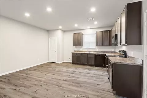 970 Harper Ln, Bryan, TX 77803 photo 10