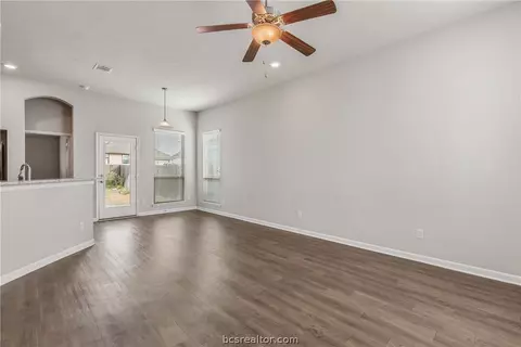 2012 Shimla Dr, Bryan, TX 77807 photo 5