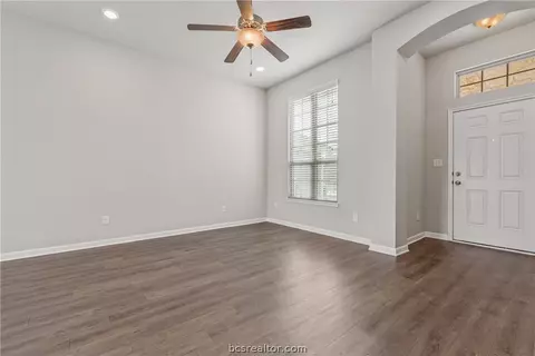 2012 Shimla Dr, Bryan, TX 77807 photo 4