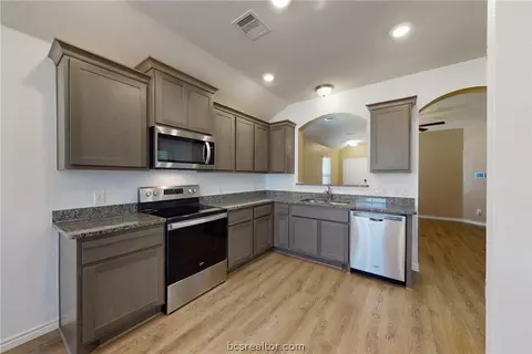 1919 Cartwright St, Bryan, TX 77807 photo 6