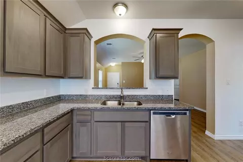 1919 Cartwright St, Bryan, TX 77807 photo 4