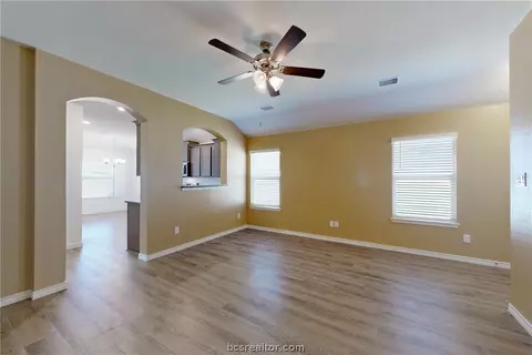 1919 Cartwright St, Bryan, TX 77807 photo 3