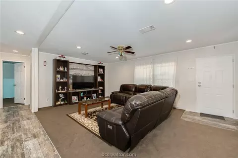 3907 Lakeside Dr, Bryan, TX 77807 photo 13