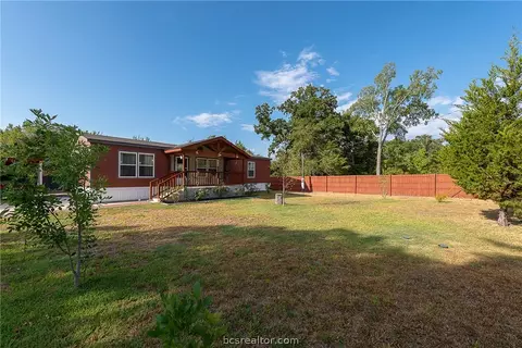 3907 Lakeside Dr, Bryan, TX 77807