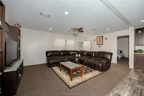 3907 Lakeside Dr, Bryan, TX 77807 photo 12