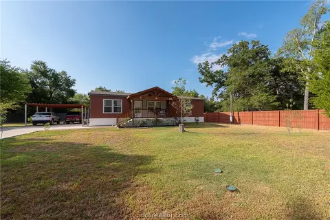 3907 Lakeside Dr, Bryan, TX 77807 photo 3