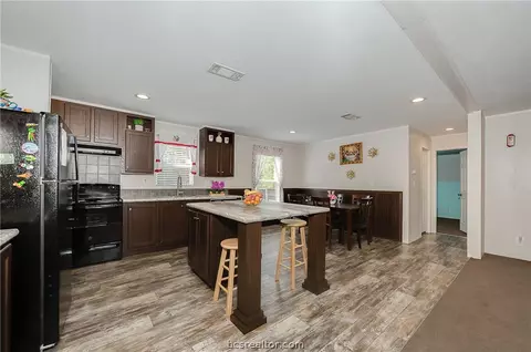 3907 Lakeside Dr, Bryan, TX 77807 photo 18