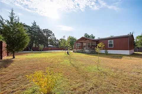 3907 Lakeside Dr, Bryan, TX 77807 photo 4
