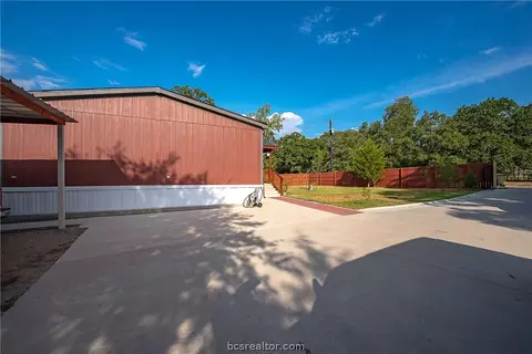 3907 Lakeside Dr, Bryan, TX 77807 photo 10