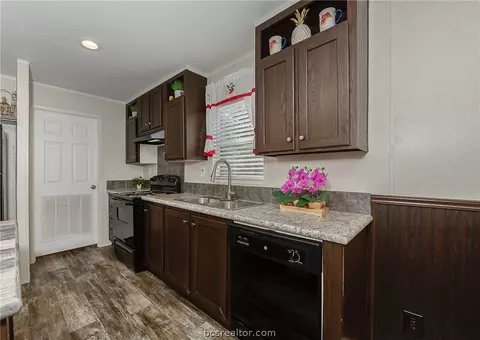 3907 Lakeside Dr, Bryan, TX 77807 photo 8