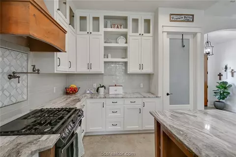8921 Green Br, Bryan, TX 77808 photo 3