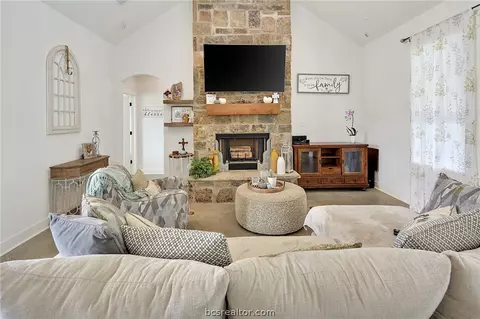 8921 Green Br, Bryan, TX 77808 photo 7