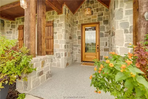 6822 Mccrae Ln, Bryan, TX 77808 photo 3