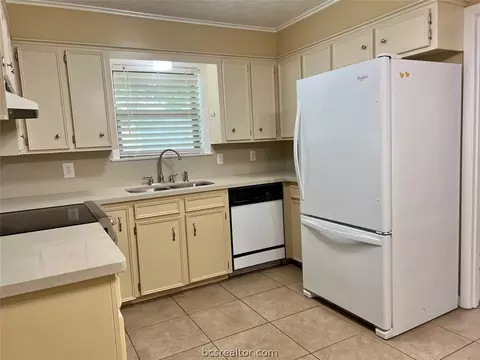 3606 Windridge Dr, Bryan, TX 77802 photo 3