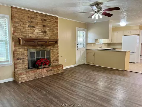3606 Windridge Dr, Bryan, TX 77802 photo 2