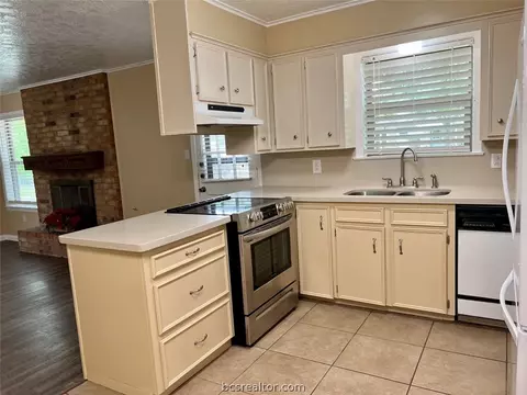 3606 Windridge Dr, Bryan, TX 77802 photo 4