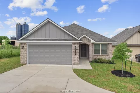 1104 Highgarden Dr, Navasota, TX 77868