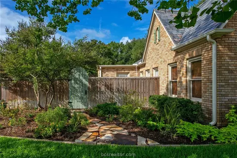 703 E 32nd St, Bryan, TX 77803 photo 3