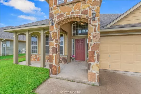 1717 Summerwood Loop, Bryan, TX 77807 photo 3