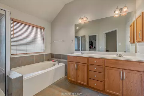 1717 Summerwood Loop, Bryan, TX 77807 photo 16