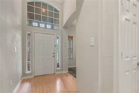 1717 Summerwood Loop, Bryan, TX 77807 photo 4