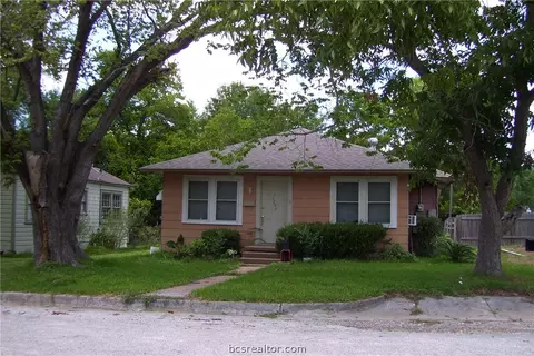 1207 Neal St, Navasota, TX 77868