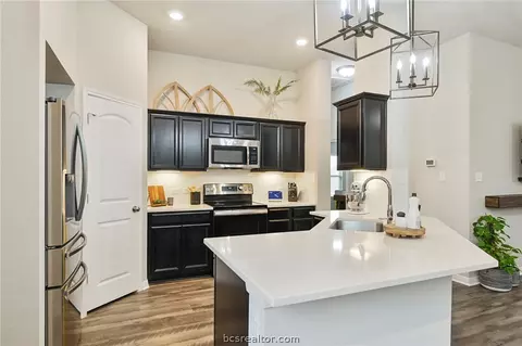 2110 Markley Dr, Bryan, TX 77807 photo 4