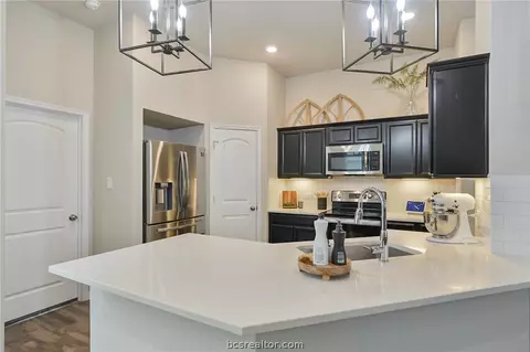 2110 Markley Dr, Bryan, TX 77807 photo 5