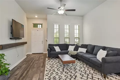 2110 Markley Dr, Bryan, TX 77807 photo 2