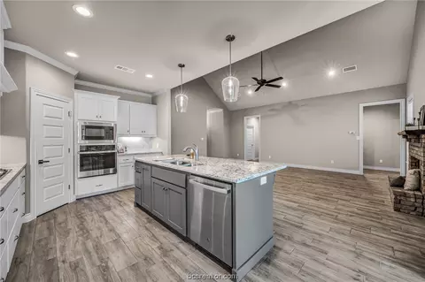 2904 Spector Dr, Bryan, TX 77808 photo 5